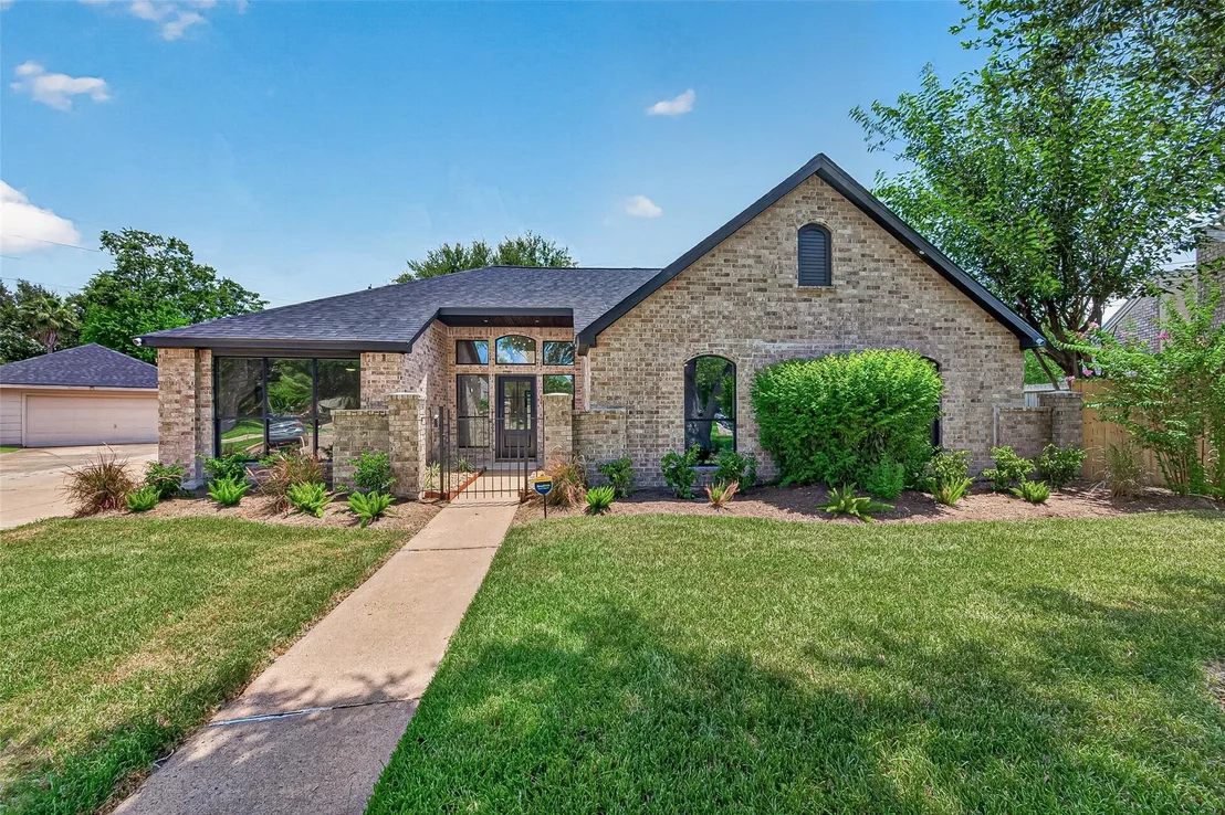 Photo of 15103 Plaza Libre Drive