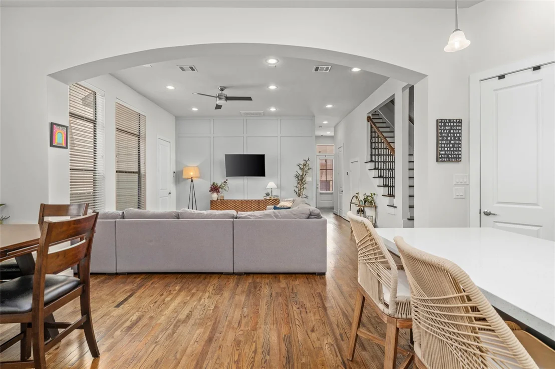 Photo of Unit E at 2609 Riverside Drive