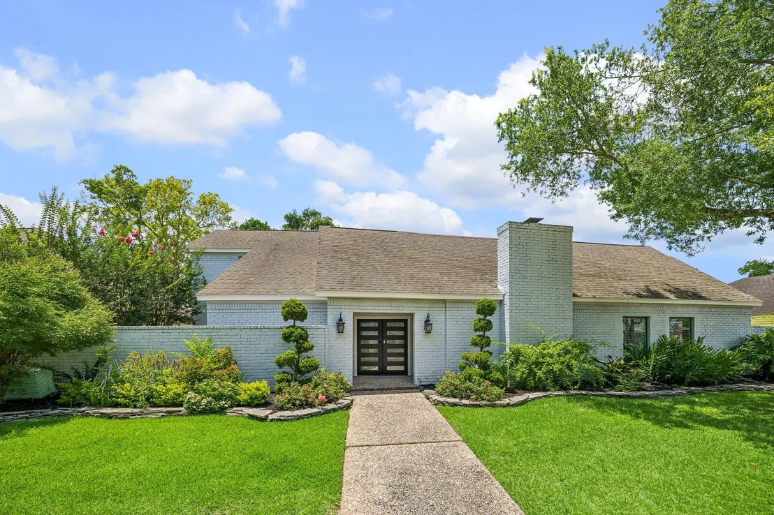 Photo of 922 Crossroads Drive