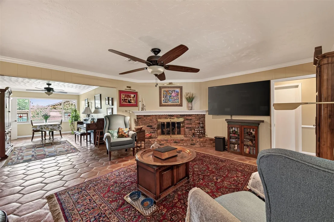 Photo of 10062 Warwana Road