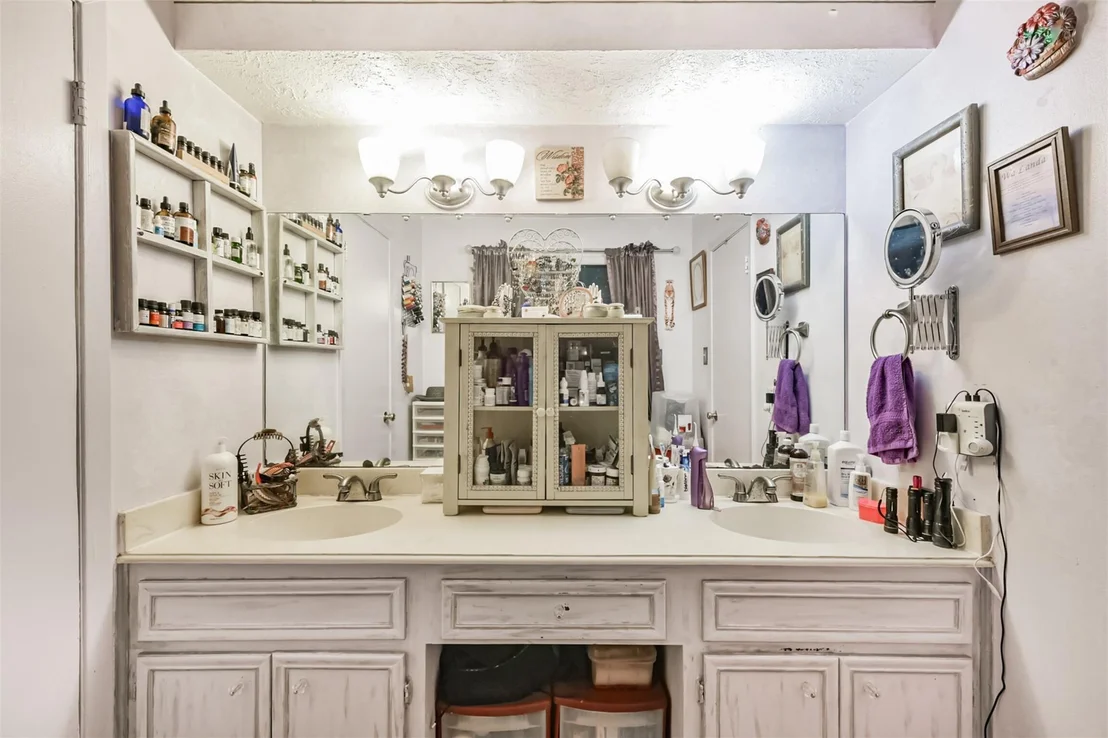 Photo of 17041 Live Oak Circle