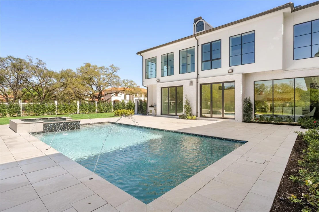 Photo of 5517 Sturbridge Drive