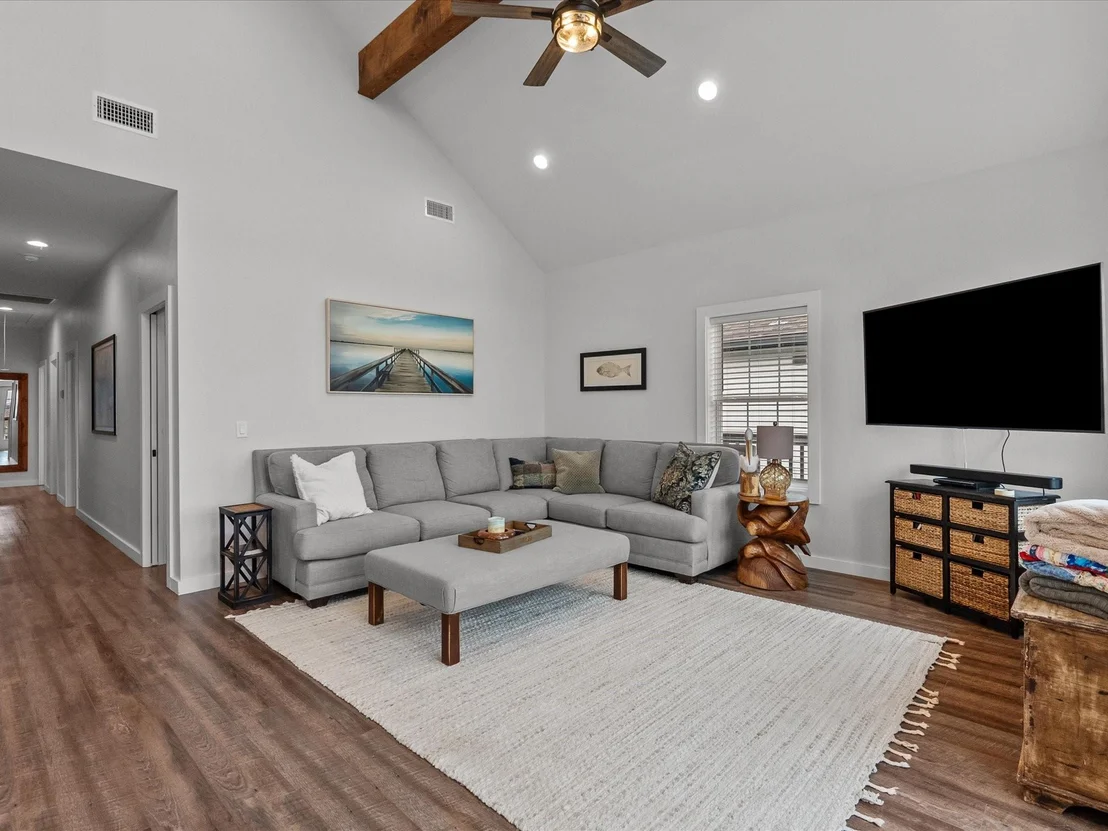 Photo of 822 W 2nd Street