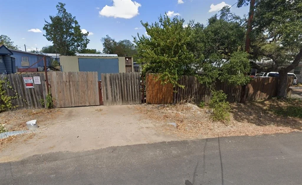 Photo of 320 W Thiele Street