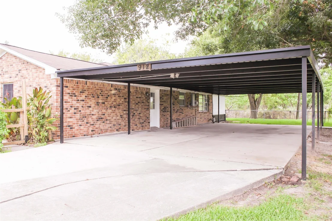 Photo of 912 Robinson Road