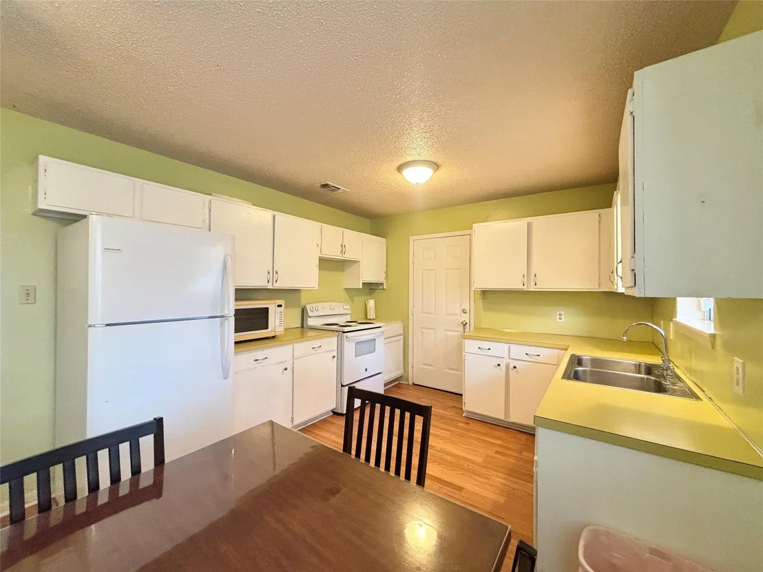 Photo of 1615 Meadowview Drive