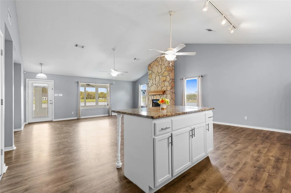 Photo of 140 Meadowview Drive