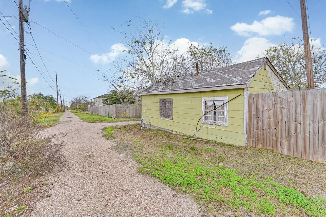 Photo of 707 W 5th Street