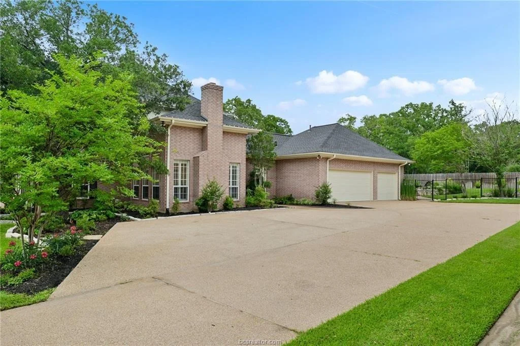 Photo of 4304 Hyde Park Lane