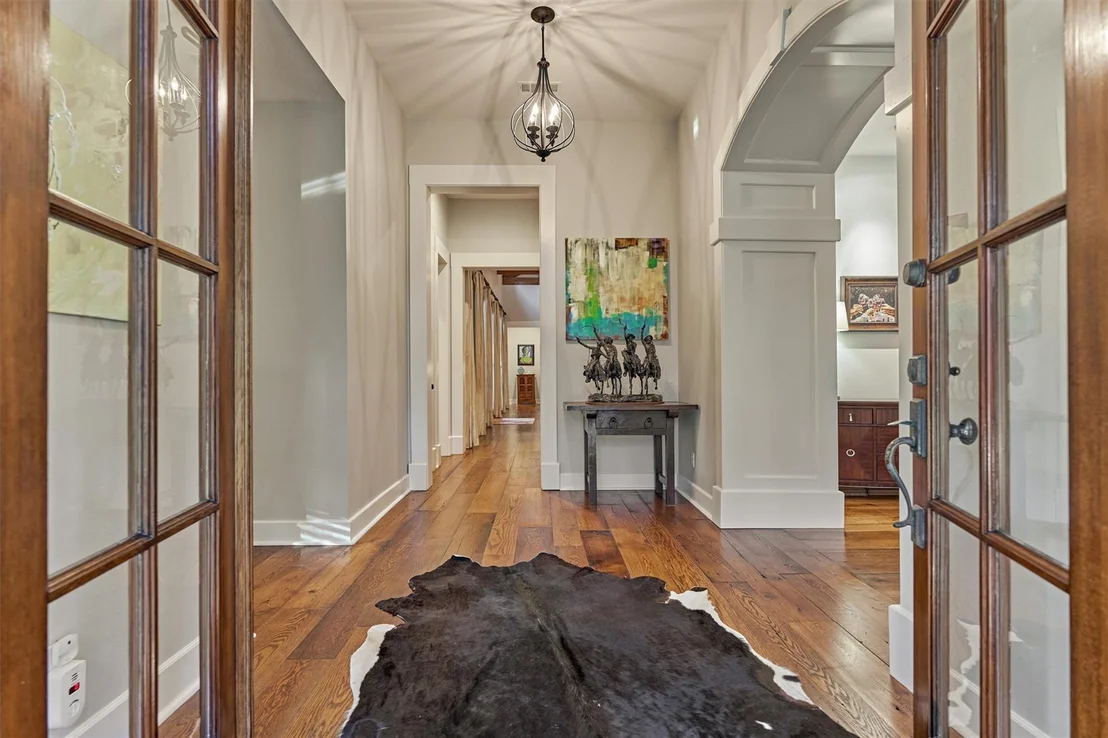 Photo of 10928 Lake Forest Drive