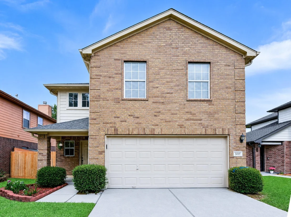 Photo of 5019 Royal Cypress Drive