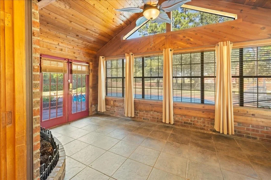 Photo of 642 Meadow Lane