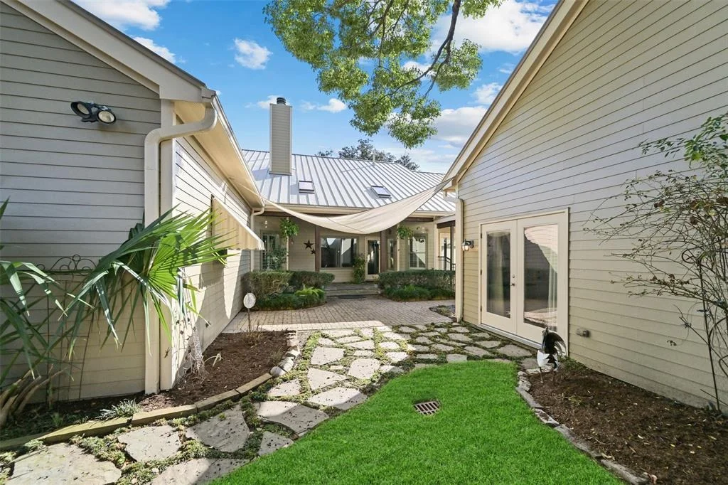 Photo of 3738 Blue Bonnet Boulevard