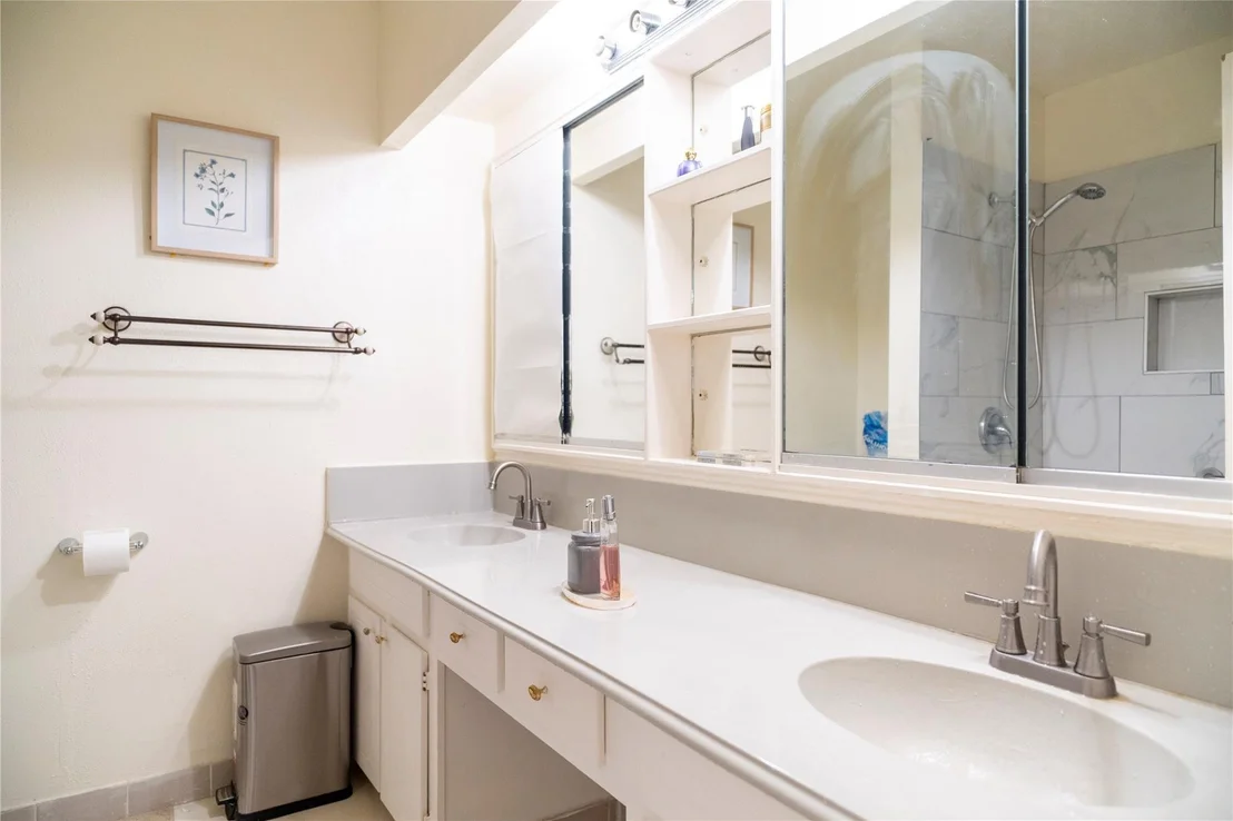 Photo of 8923 Hendon Lane