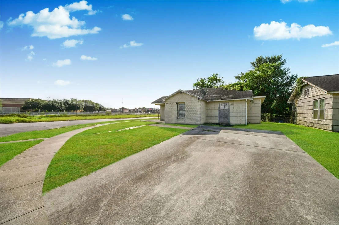 Photo of 8470 Wier Drive
