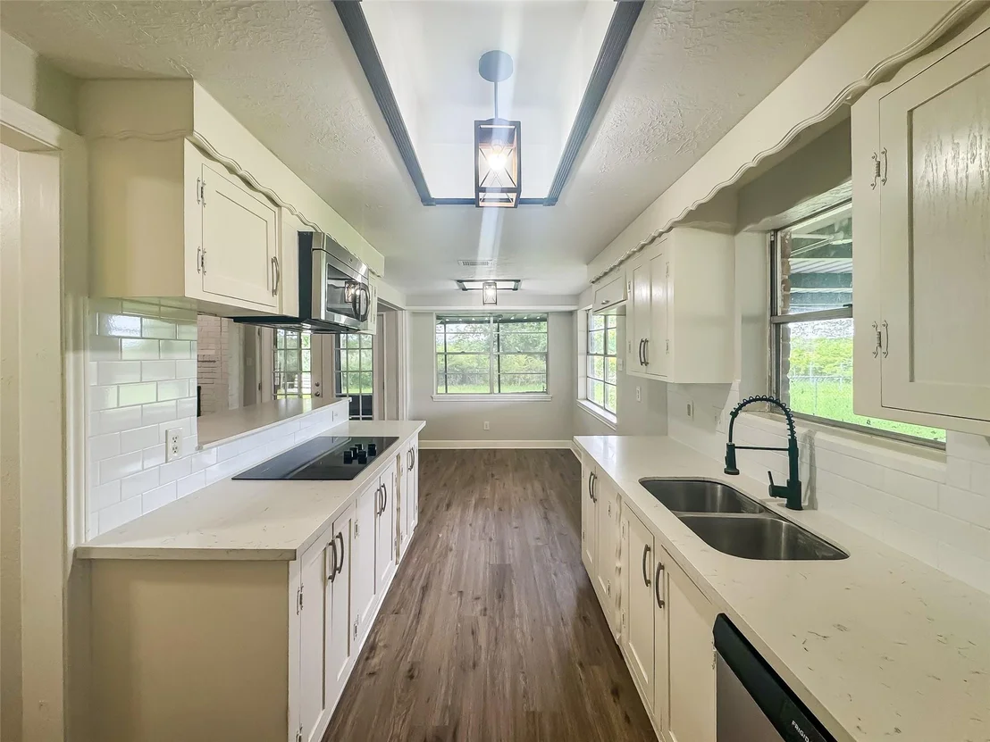 Photo of 912 Robinson Road
