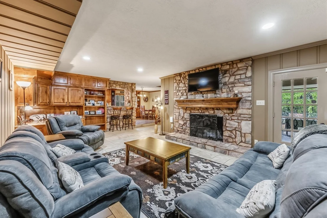 Photo of 1100 Broadmoor Drive