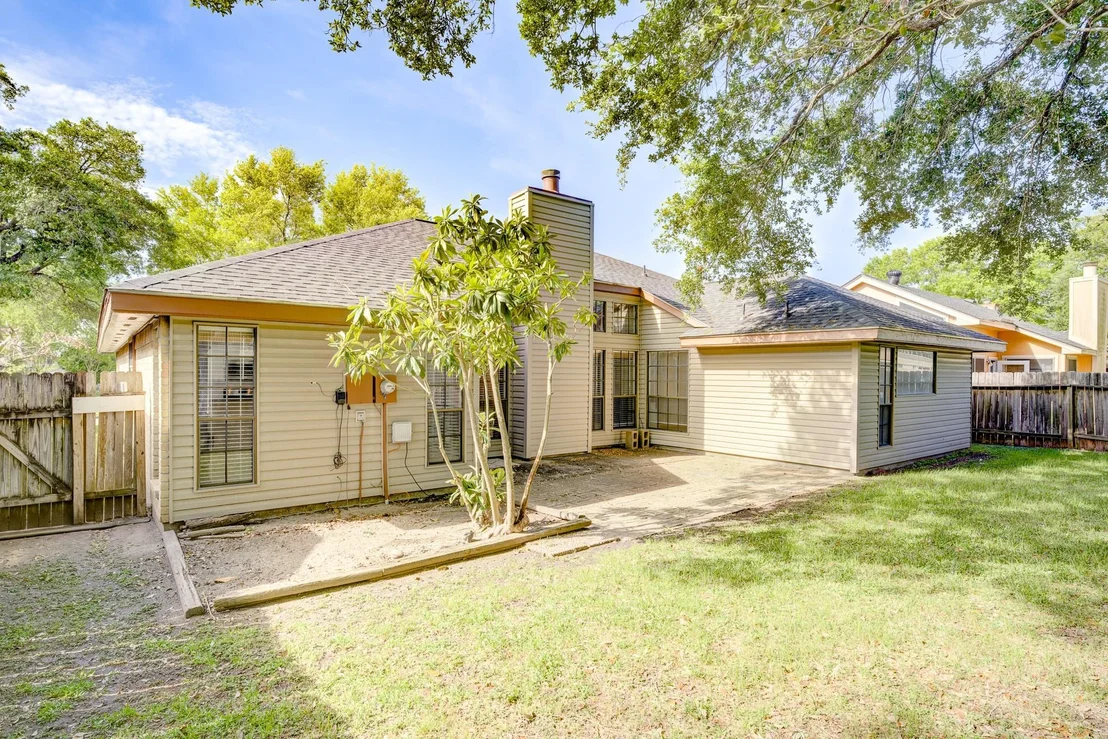 Photo of 16134 Beechnut Street