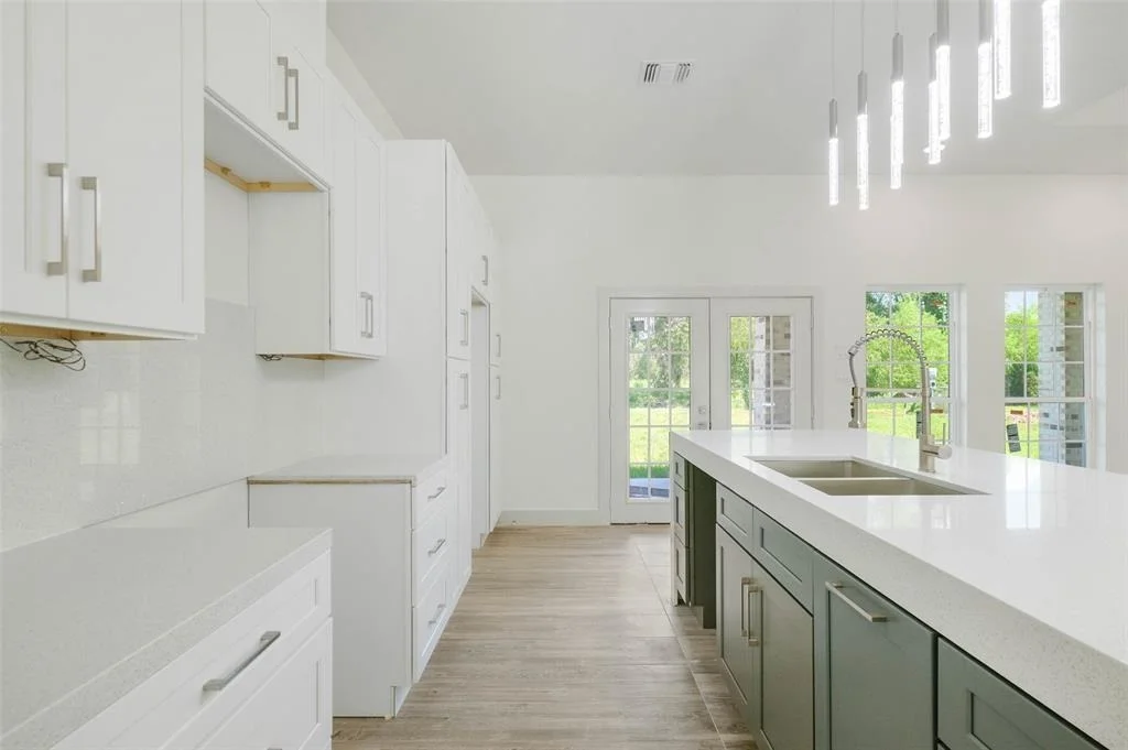 Photo of 2291 Riverside Drive