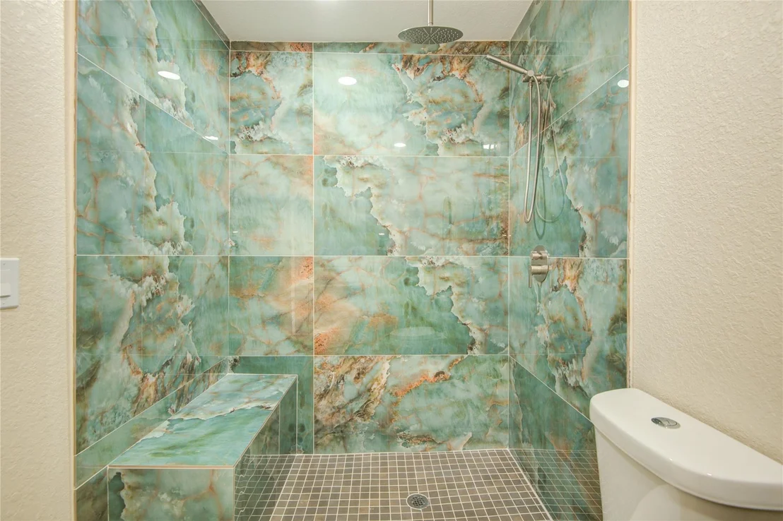 Photo of 826 W 12th Street