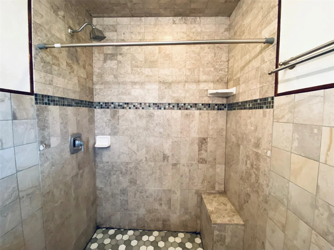 Photo of 715 Lakeview Drive