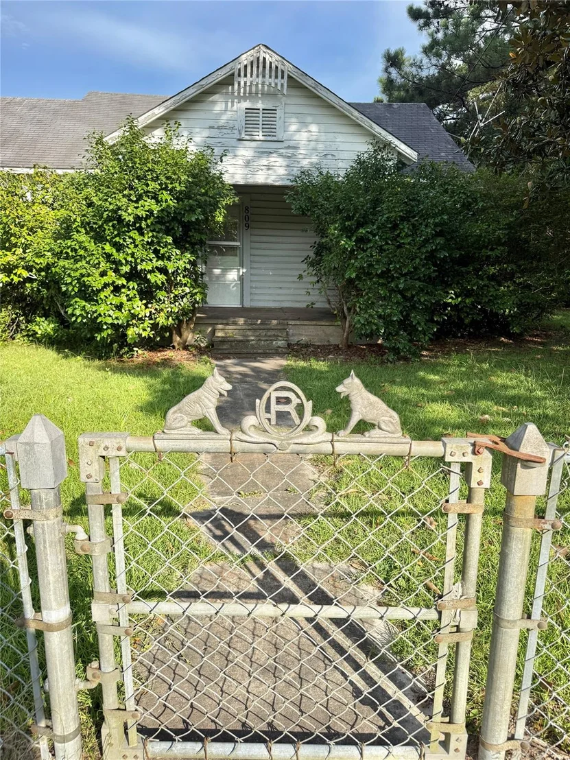 Photo of 809 W Elder