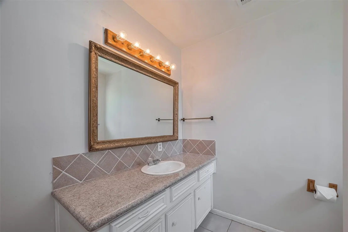 Photo of 1015 Devonport Lane