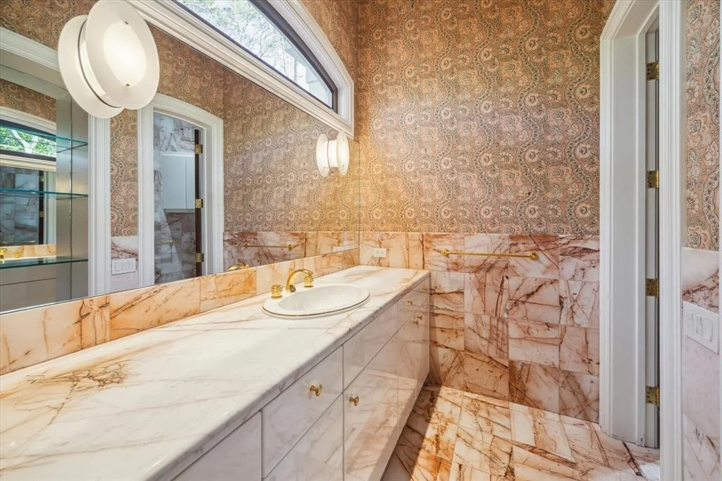 Photo of 324 Buckingham Drive