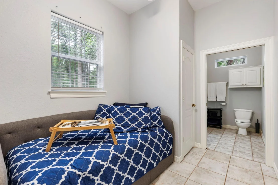 Photo of 10810 Lake Windcrest