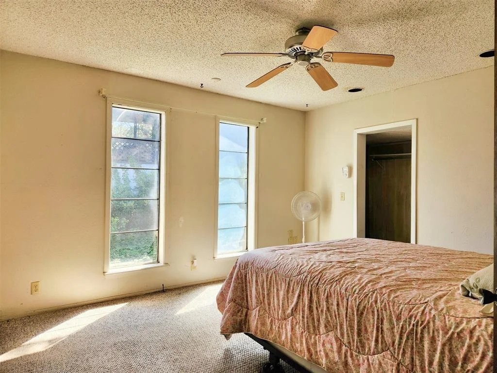 Photo of 23083 Lakeside Drive