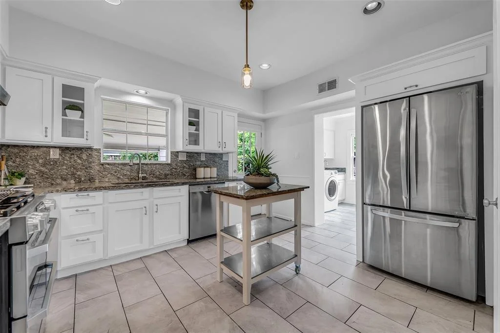 Photo of 2539 Addison Road