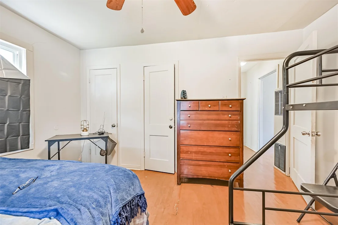 Photo of 707 W 5th Street