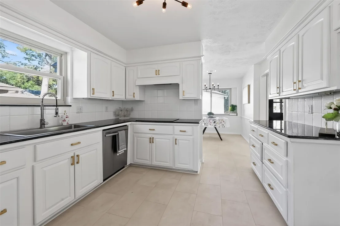Photo of 13202 Lakecrest Drive