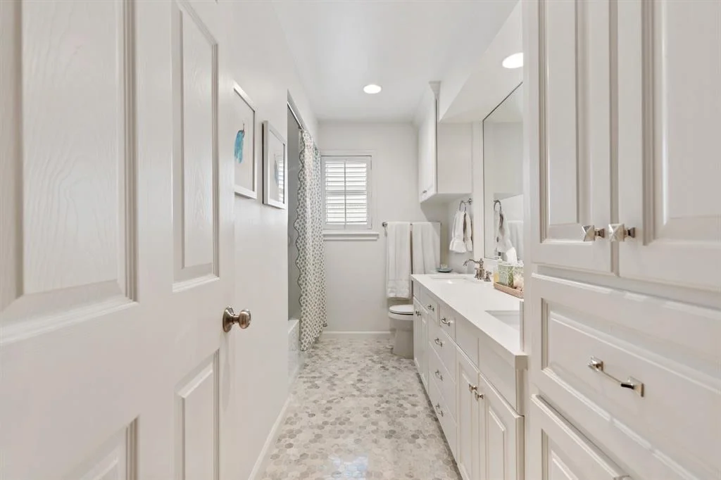 Photo of 7910 Meadowbriar Lane