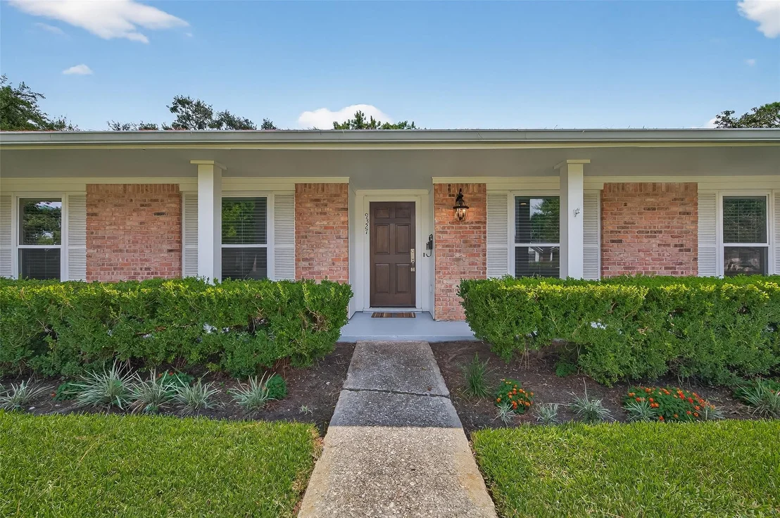 Photo of 9327 Meadowcroft Drive