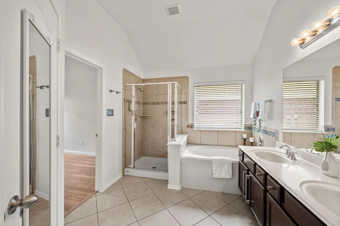 Photo of 2118 Midnight Lane