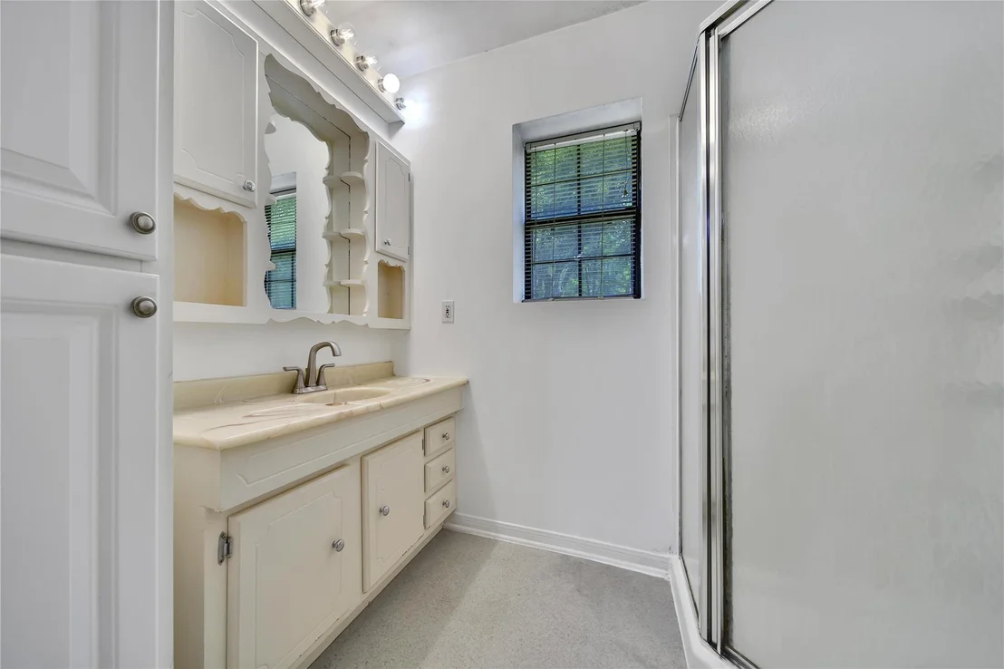 Photo of 207 Lone Pine Drive