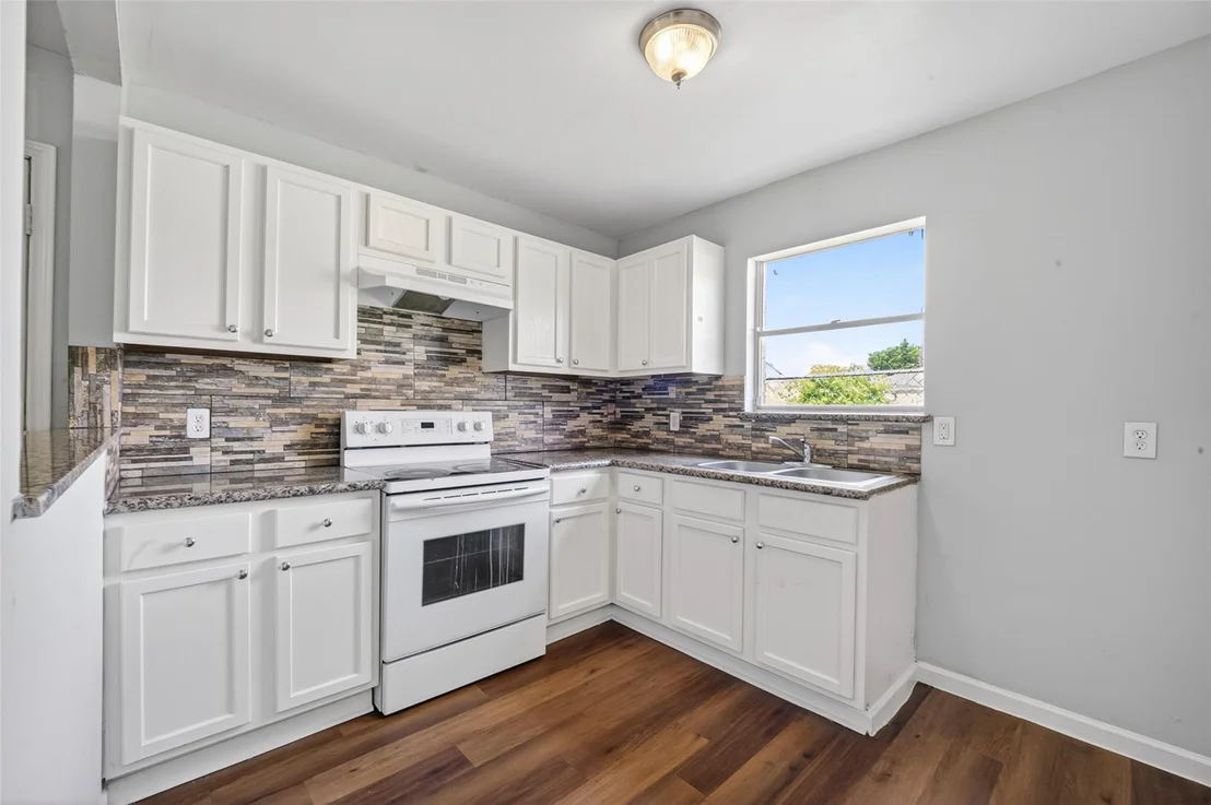 Photo of 3918 Tavenor Lane