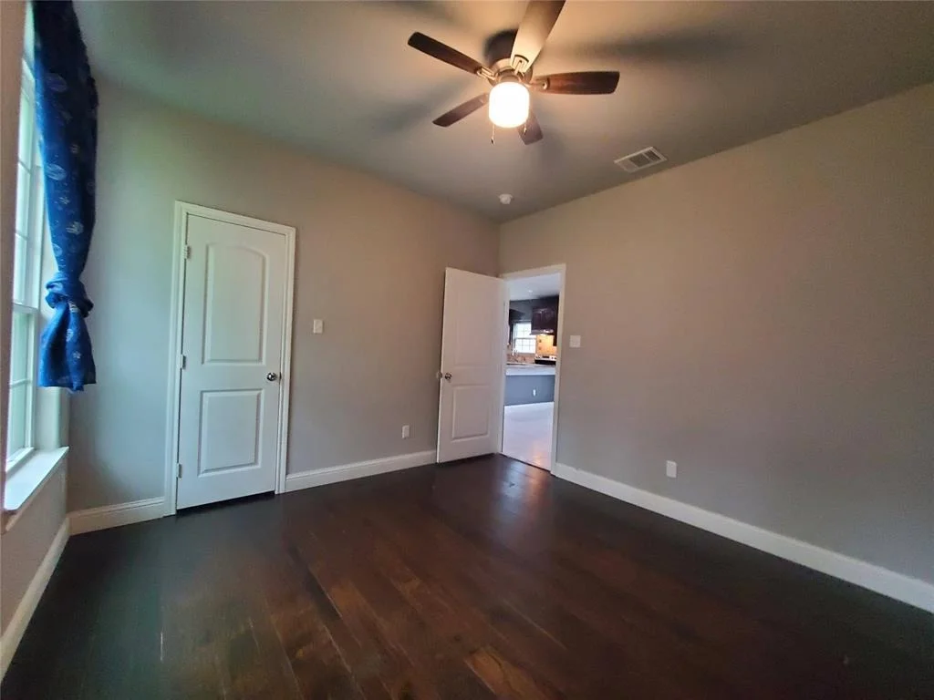 Photo of 431 Sabine Avenue