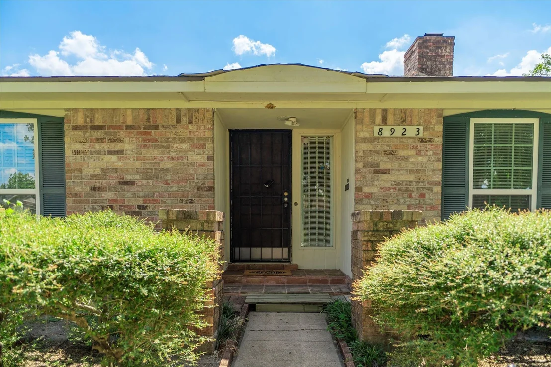 Photo of 8923 Hendon Lane