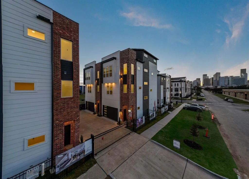 Photo of 3010 Lamar Street