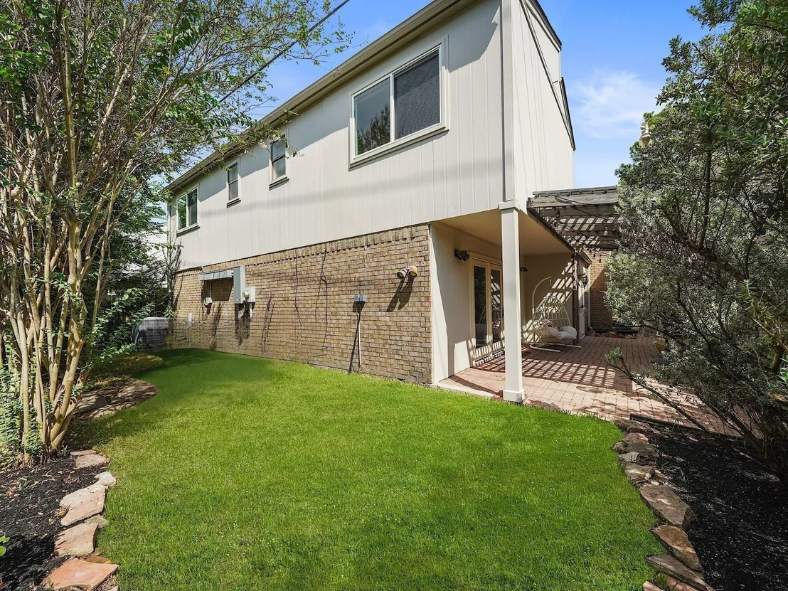 Photo of 910 Enclave Parkway
