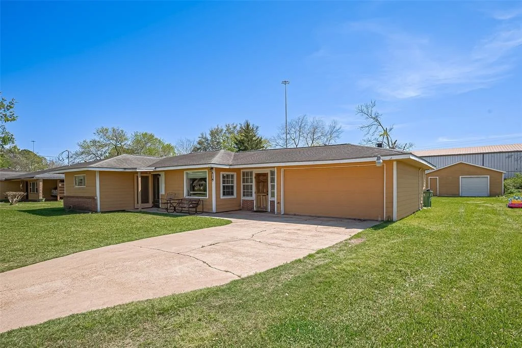 Photo of 230 Grammar Road