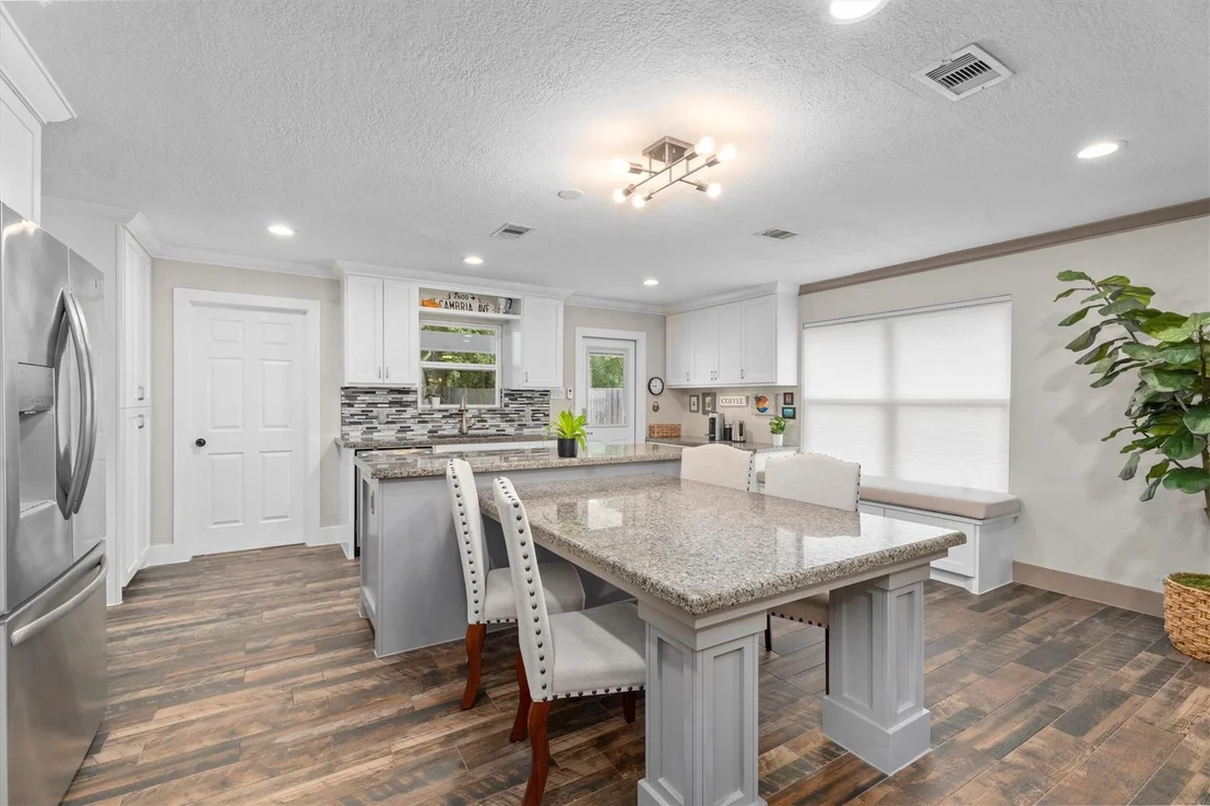 Photo of 1512 Glen Oaks Drive