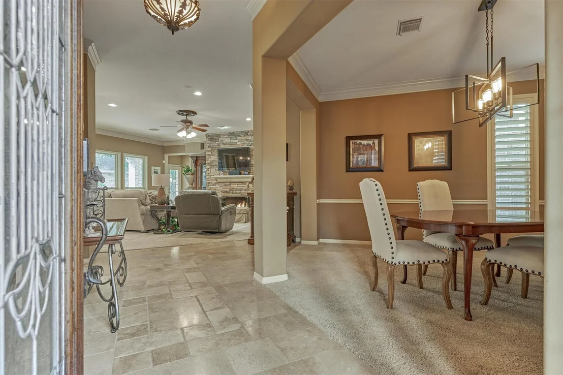 Photo of 111 S Castlegreen Circle