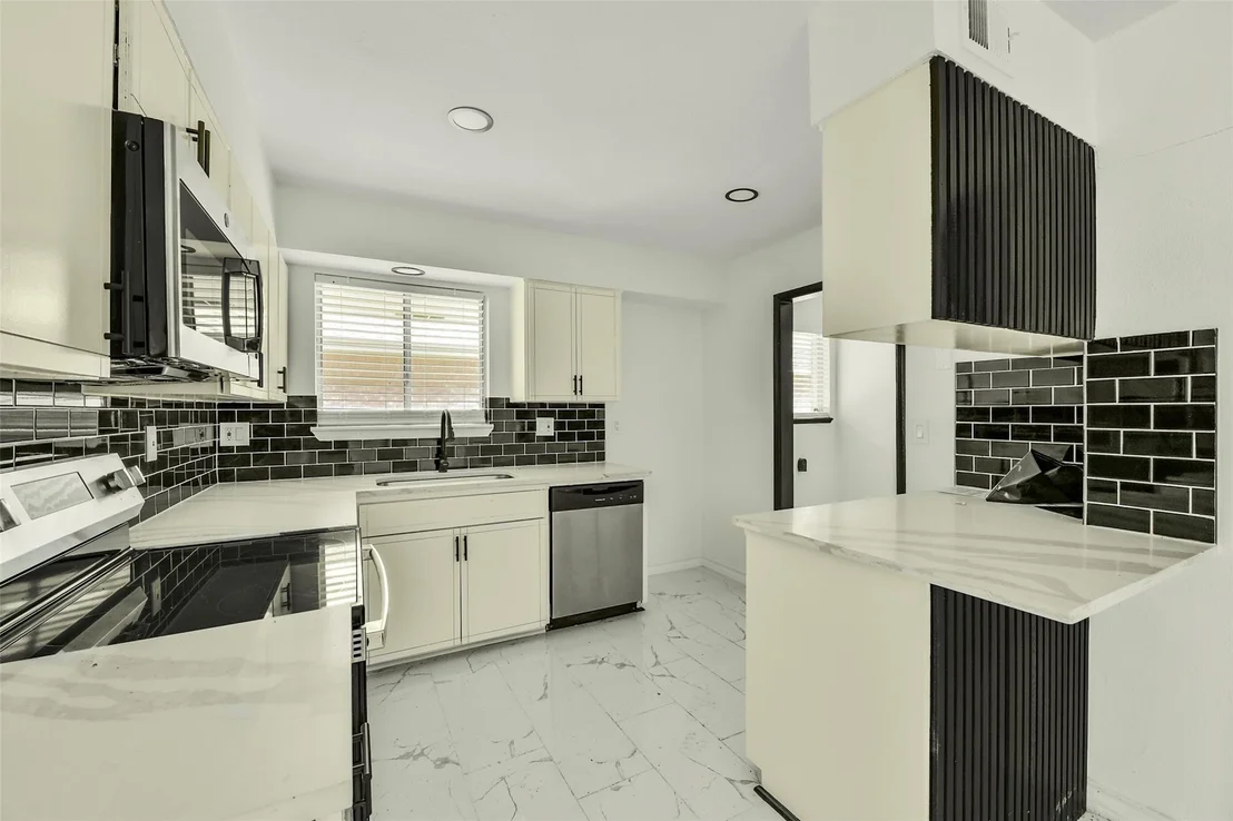 Photo of 1616 Redway Lane