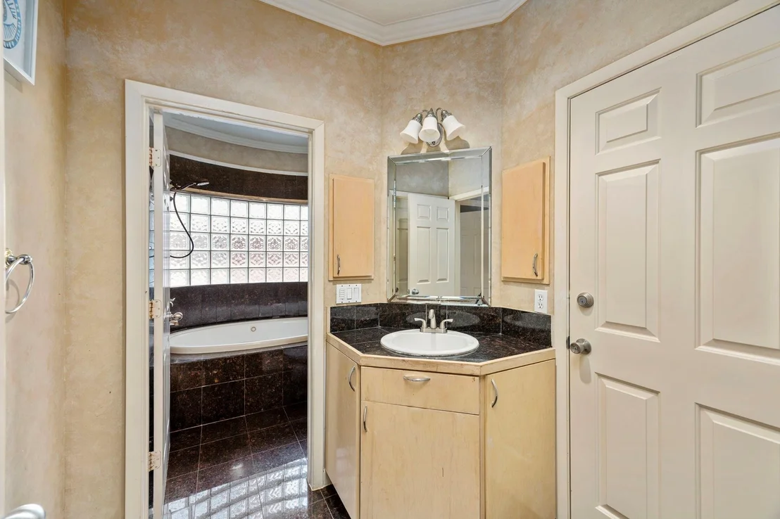 Photo of 4039 Browning Street