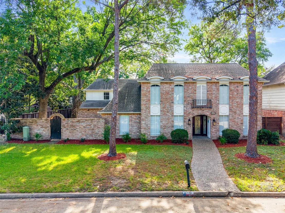 Photo of 903 Crossroads Drive
