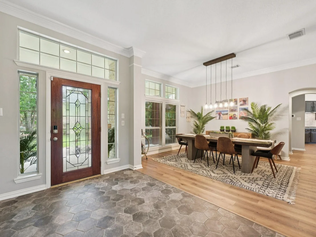Photo of 2037 Lakeside Drive