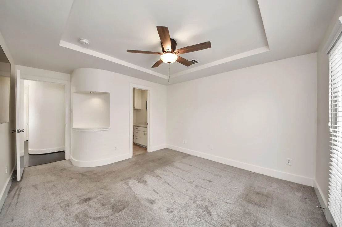 Photo of Unit 205 at 5941 South Loop E